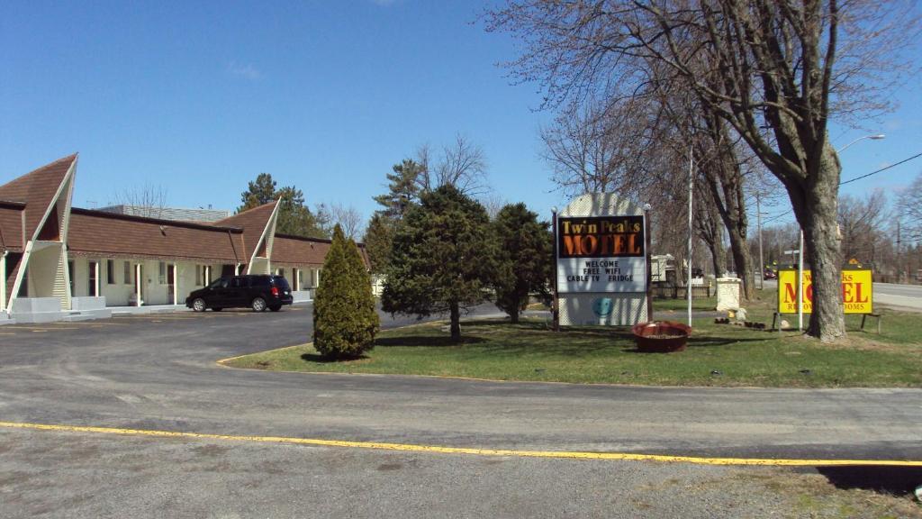 Twin Peaks Motel Napanee 외부 사진