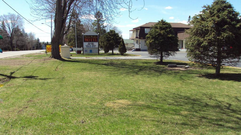 Twin Peaks Motel Napanee 외부 사진