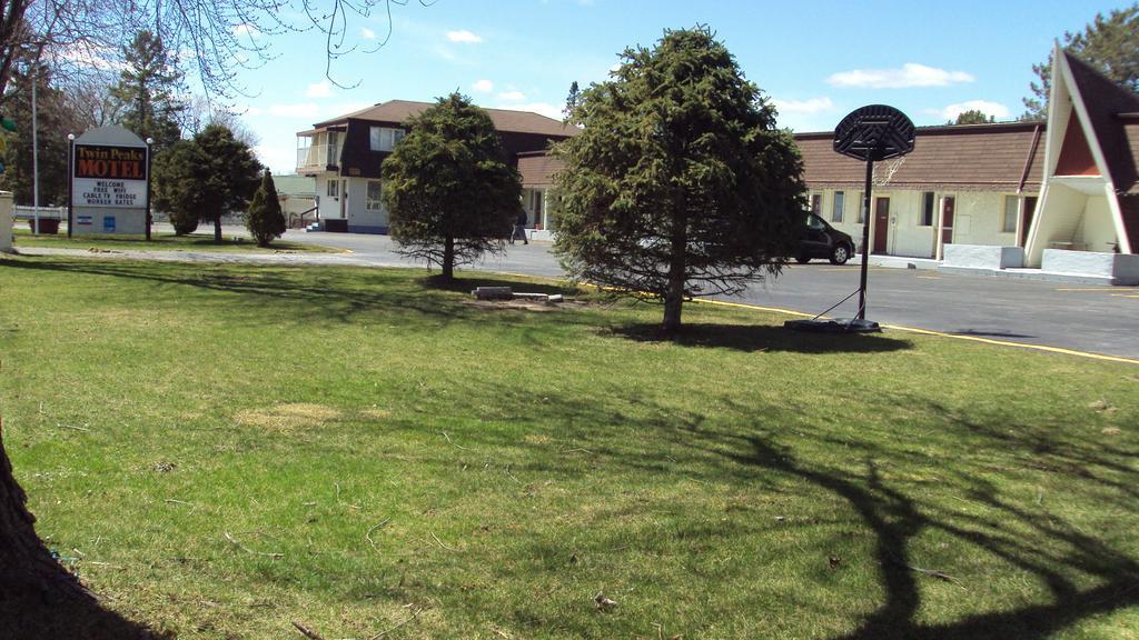 Twin Peaks Motel Napanee 외부 사진